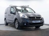 Used Peugeot TePee Active 100 HP (73 kW) 2018 Grey MPV