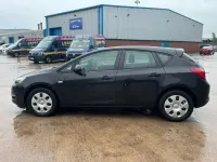 Begagnad Vauxhall Astra 2013 Svart Halvkombi