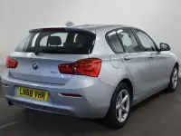 Używany BMW 118 Basis 136 KM (100 kW) 2018 Srebrny Hatchback