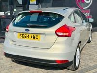 Usado Ford Focus Zetec 115 HP (84 kW) 2015 Prateado Citadino