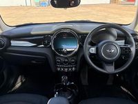 Usado Mini Cooper Classic 136 HP (100 kW) 2023 Prateado Citadino