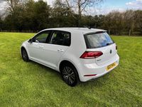 Used VW Golf VII SE 115 HP (84 kW) 2017 Silver Hatchback