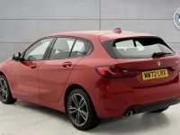 Gebraucht BMW 118 Sport Line 134 PS (98 kW) 2022 Rot Kleinwagen