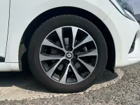 Used Renault Clio Iconic 140 HP (102 kW) 2022 White Hatchback