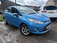 Usado Ford Fiesta Zetec 82 HP (60 kW) 2012 Azul Citadino