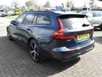 Używany Volvo V60 Plus 195 KM (143 kW) 2025 Niebieski Kombi