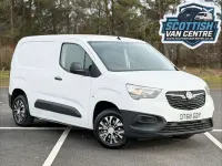 Second-hand Vauxhall Combo Edition 100 CP (73 kW) 2019 Alb Monovolum
