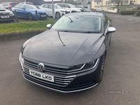 Usado VW Arteon Elegance 150 HP (110 kW) 2018 Cinzento Citadino