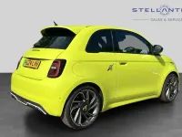 Usado Abarth 500e Turismo 112 kW (153 HP) 2024 Verde Citadino