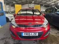 Używany Kia Rio 2015 Czerwony Hatchback