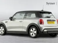 Usado Mini Cooper Classic 134 HP (98 kW) 2023 Prateado Citadino