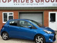 Used Toyota Yaris 100 HP (73 kW) 2015 Blue Hatchback