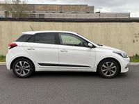 Used Hyundai i20 Premium 84 HP (61 kW) 2017 White Hatchback