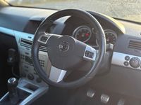Second-hand Vauxhall Astra SRi 100 CP (73 kW) 2008 Argintiu Hatchback