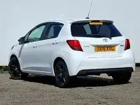 Used Toyota Yaris Design 99 HP (72 kW) 2016 White Hatchback