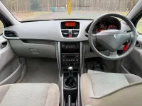 Używany Peugeot 207 Premium 90 KM (66 kW) 2009 Srebrny Hatchback