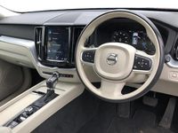 Used Volvo XC60 Momentum 250 HP (183 kW) 2019 Black SUV