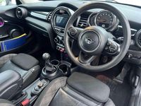 Used Mini Cooper Classic 134 HP (98 kW) 2018 White Hatchback