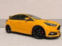 Used Ford Focus ST 250 HP (183 kW) 2017 Yellow Hatchback