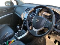 Used Suzuki SX4 SZ5 120 HP (88 kW) 2018 White Hatchback