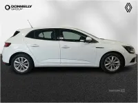 Used Renault Mégane IV Dynamique 130 HP (95 kW) 2017 White Hatchback