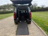 Usado Citroën Berlingo Feel 2024 Cinzento Monovolume
