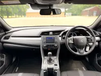 Używany Honda Civic SE 126 KM (92 kW) 2018 Szary Hatchback
