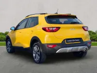 Begagnad Kia Stonic 2023 Gul SUV