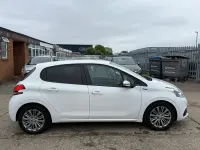 Gebraucht Peugeot 208 Signature Sky 2019 Weiß Kleinwagen