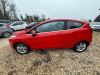 Used Ford Fiesta Zetec 82 HP (60 kW) 2014 Red Hatchback