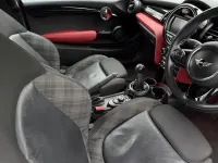 Usado Mini Cooper Hatch 136 CV (100 kW) 2017 Negro Utilitario