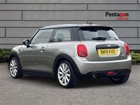 Używany Mini Cooper Classic 134 KM (98 kW) 2019 Srebrny Hatchback