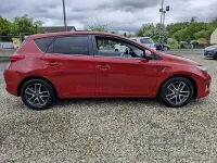 Used Toyota Auris 90 HP (66 kW) 2015 Red Hatchback