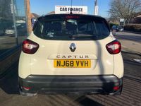Used Renault Captur Play 2018 Cream/black SUV