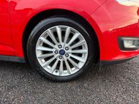 Gebraucht Ford C-MAX Titanium 120 PS (88 kW) 2018 Rot Van / Kleinbus