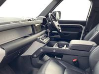 Używany Land Rover Defender SE Dynamic 300 KM (220 kW) 2024 Biały SUV