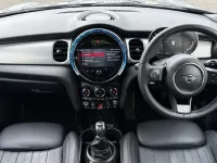 Usado Mini Cooper Exclusive 134 HP (98 kW) 2022 Cinzento Citadino