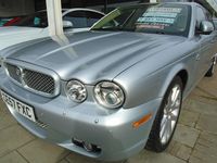 Usado Jaguar XJ Sovereign 238 HP (175 kW) 2007 Prateado Sedan