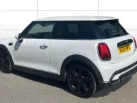 Begagnad Mini Cooper Classic 136 HK (100 kW) 2024 Vit Halvkombi