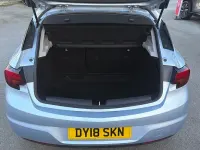 Używany Vauxhall Astra Design Edition 101 KM (74 kW) 2018 Srebrny Hatchback