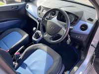 Used Hyundai i10 SE 87 HP (63 kW) 2014 Silver Hatchback