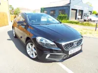 Used Volvo V40 2015 Black Hatchback