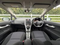 Usado Toyota Auris 2010 Prateado Citadino