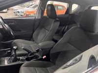 Usado Toyota Auris 90 HP (66 kW) 2014 Prateado Citadino