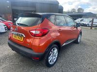 Used Renault Captur Dynamique 90 HP (66 kW) 2017 Orange/black SUV
