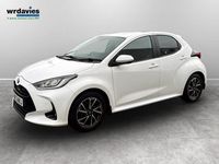 Used Toyota Yaris Hybrid Design 116 HP (85 kW) 2022 Pure white Hatchback