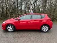 Used Toyota Auris 101 HP (74 kW) 2013 Red Hatchback