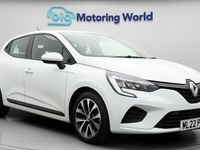 Used Renault Clio V Iconic 90 HP (66 kW) 2022 White Hatchback