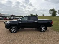 Used Toyota HiLux 150 HP (110 kW) 2016 Black Pickup