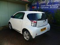 Used Toyota iQ 98 HP (72 kW) 2010 White Hatchback